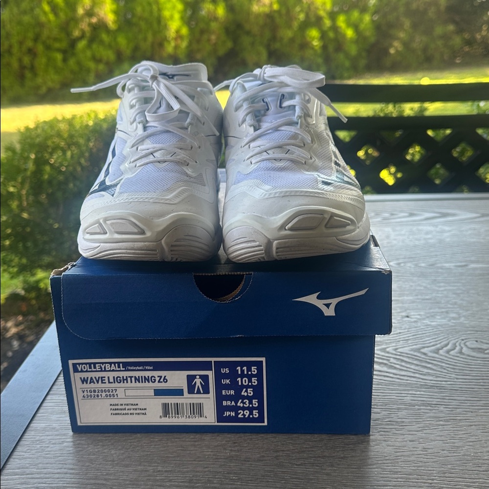 Mizuno Wave Lightning Z6 White Volleyball Shoes